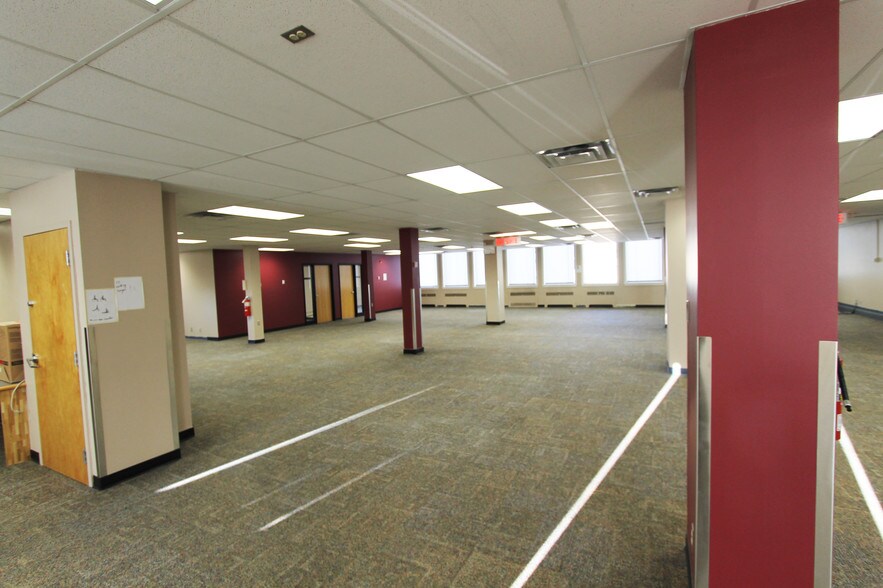 4909 50 St, Red Deer, AB à louer - Autre - Image 3 de 14