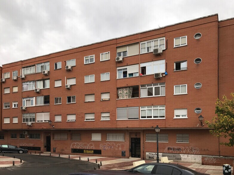 Calle Olivo, 9, Humanes de Madrid, Madrid à vendre - Photo du bâtiment - Image 2 de 2