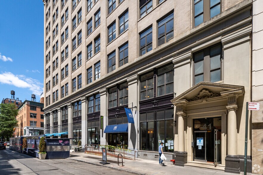 41 E 11th St, New York, NY à louer - Photo du bâtiment - Image 2 de 4