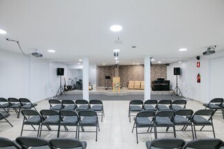 Plus de détails pour Multi-résidentiel à vendre