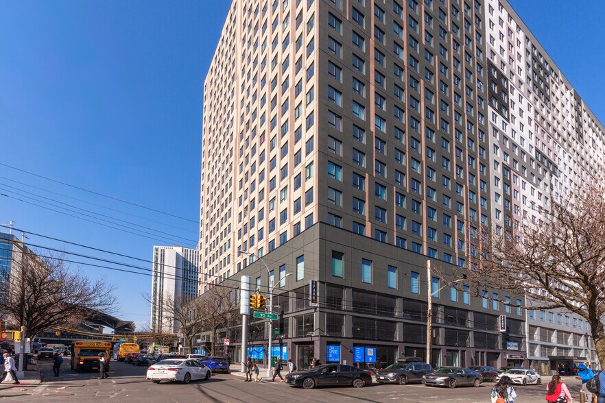 94-15 Sutphin Blvd, Jamaica, NY à louer - Photo du bâtiment - Image 3 de 4