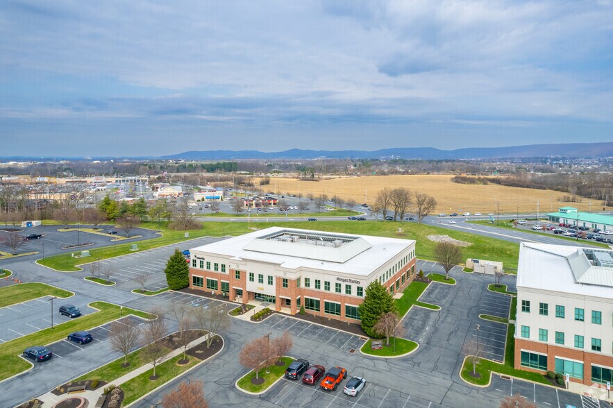 1350 Broadcasting Rd, Wyomissing, PA à louer - Aérien - Image 2 de 62