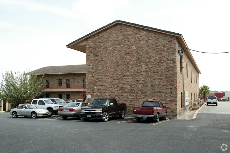 10221 Desert Sands St, San Antonio, TX à louer - Photo du bâtiment - Image 3 de 30
