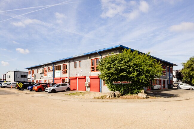 Plus de détails pour Salisbury Rd, Uxbridge - Industriel à louer