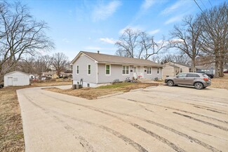 Plus de détails pour 907 E Wall St, Harrisonville, MO - Multi-résidentiel à vendre