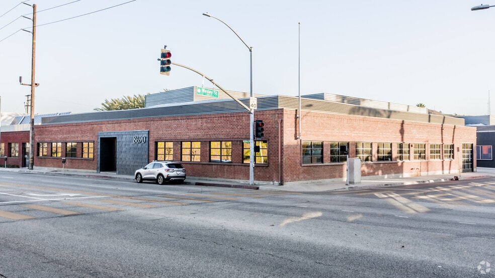 8590-8592 National Blvd, Culver City, CA for lease - Building Photo - Image 2 of 3