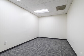 2307 Springlake Rd, Farmers Branch, TX for lease Interior Photo- Image 2 of 20