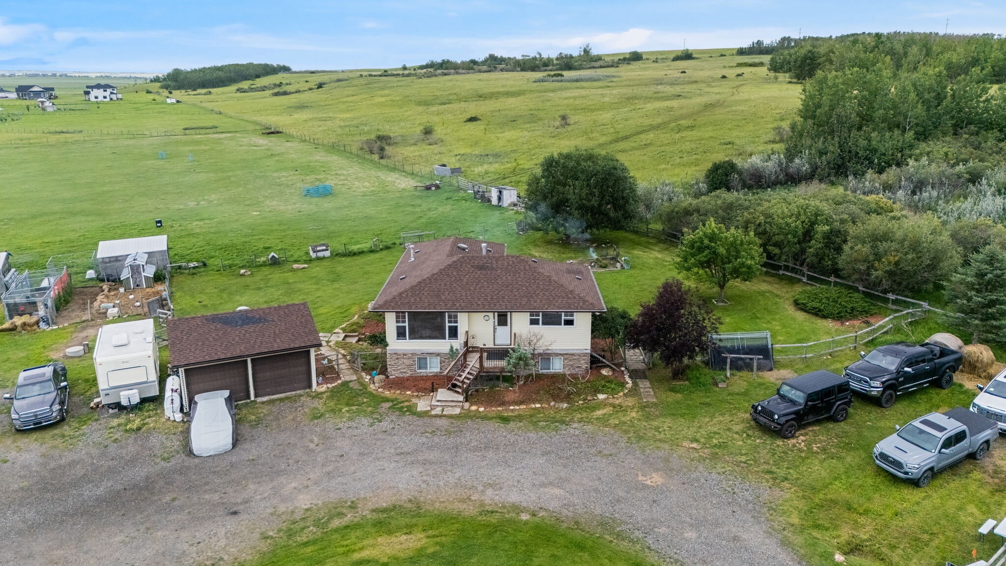 378052 16 W st, Aldersyde, AB for sale Primary Photo- Image 1 of 35