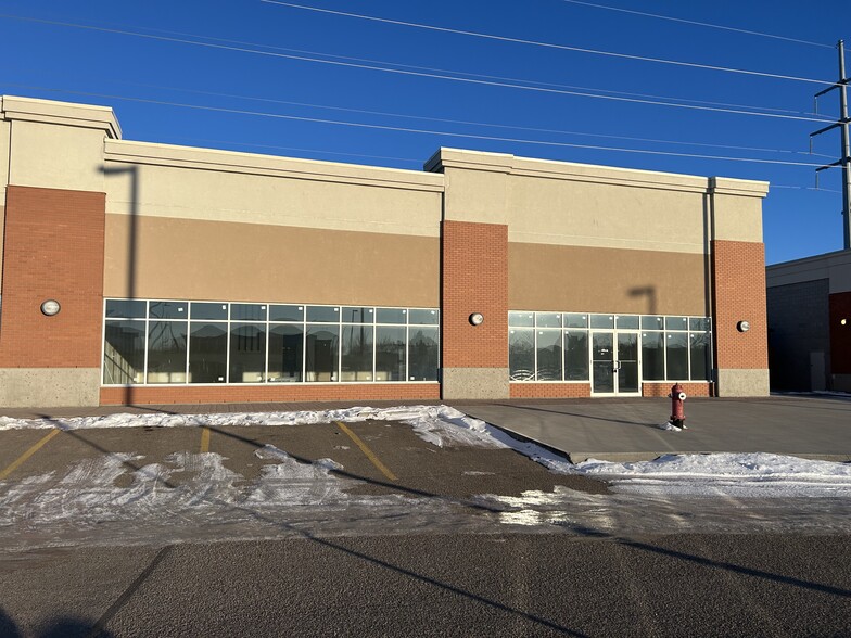 2430-2440 Division Av NW, Medicine Hat, AB for lease - Building Photo - Image 2 of 2