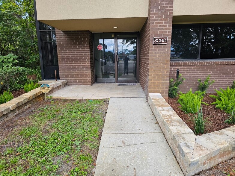 3098 W Lake Mary Blvd, Lake Mary, FL à louer - Photo du bâtiment - Image 3 de 15