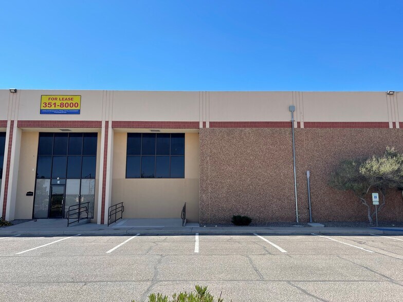 11540 Pellicano Dr, El Paso, TX à louer - Photo du bâtiment - Image 3 de 4