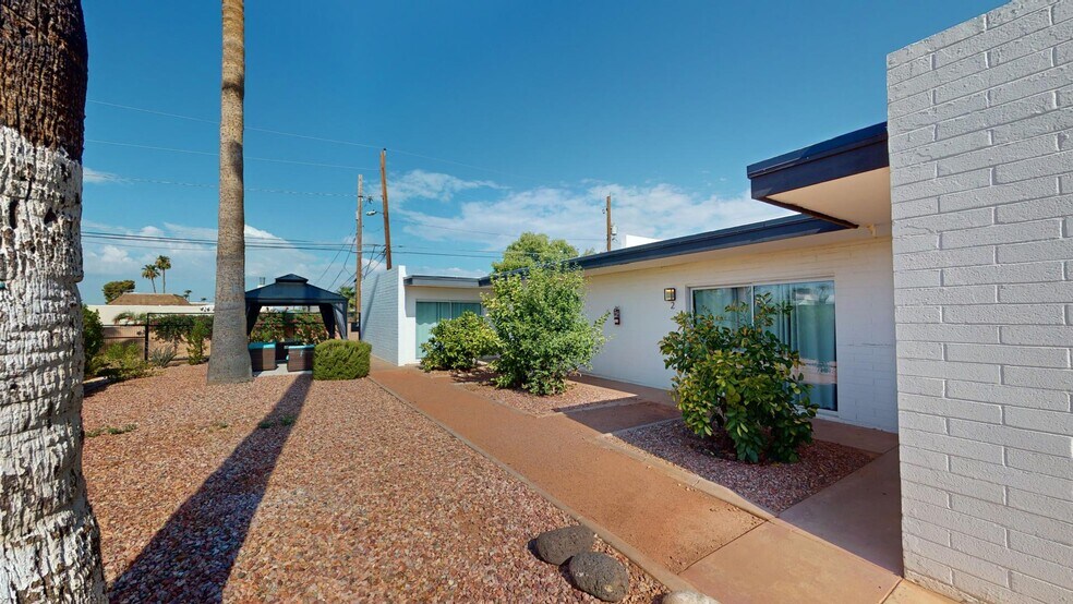 1724 E Ocotillo Rd, Phoenix, AZ à vendre - Photo du bâtiment - Image 1 de 15