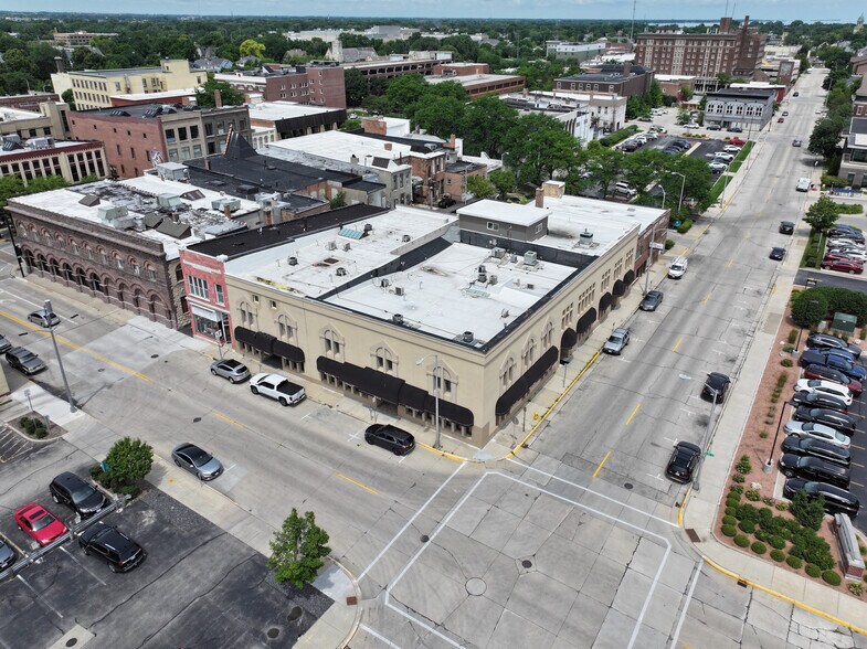 15-19 E 1st St, Fond Du Lac, WI à louer - Photo du bâtiment - Image 2 de 8