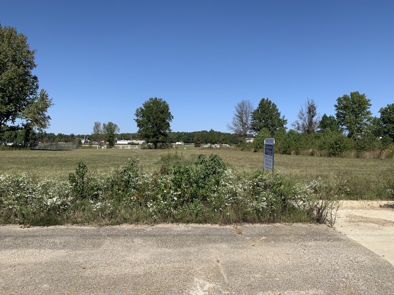 Gladiolous Dr, Jonesboro, AR for sale - Primary Photo - Image 1 of 1