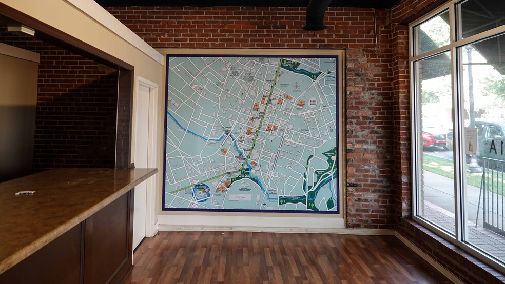 1021 S Main St, Greenville, SC à louer - Photo intérieure - Image 3 de 31