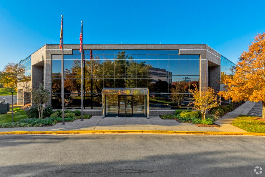 15201 Diamondback Dr, Rockville, MD à louer - Photo du bâtiment - Image 1 de 6