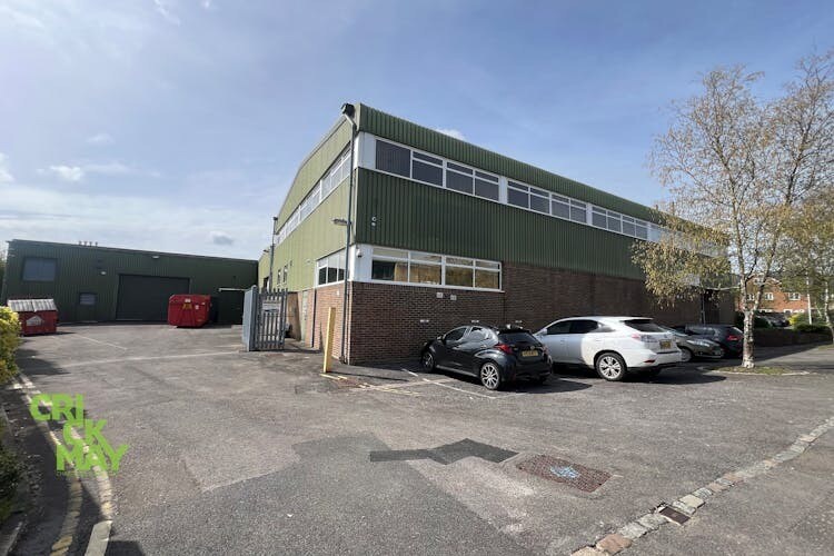 2 Daux Rd, Billingshurst à vendre - Photo du bâtiment - Image 3 de 8