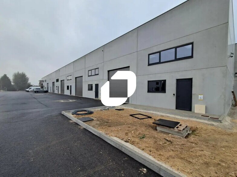 Bureau dans Wattrelos à louer - Photo du bâtiment - Image 3 de 7