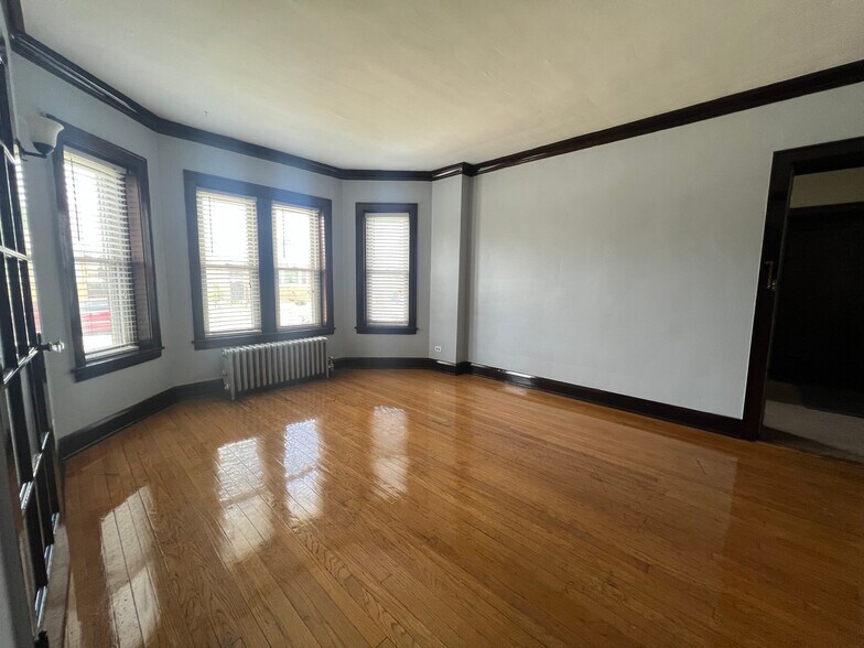 8439 S Blackstone Ave, Chicago, IL à vendre - Photo du bâtiment - Image 3 de 5