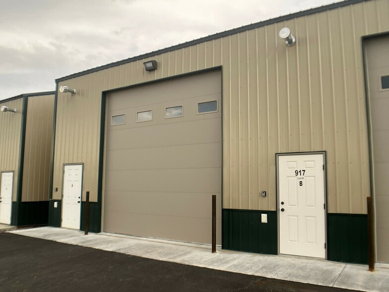 832 W. Toy Storage Street #B, Billings, MT for lease - Primary Photo - Image 1 of 3