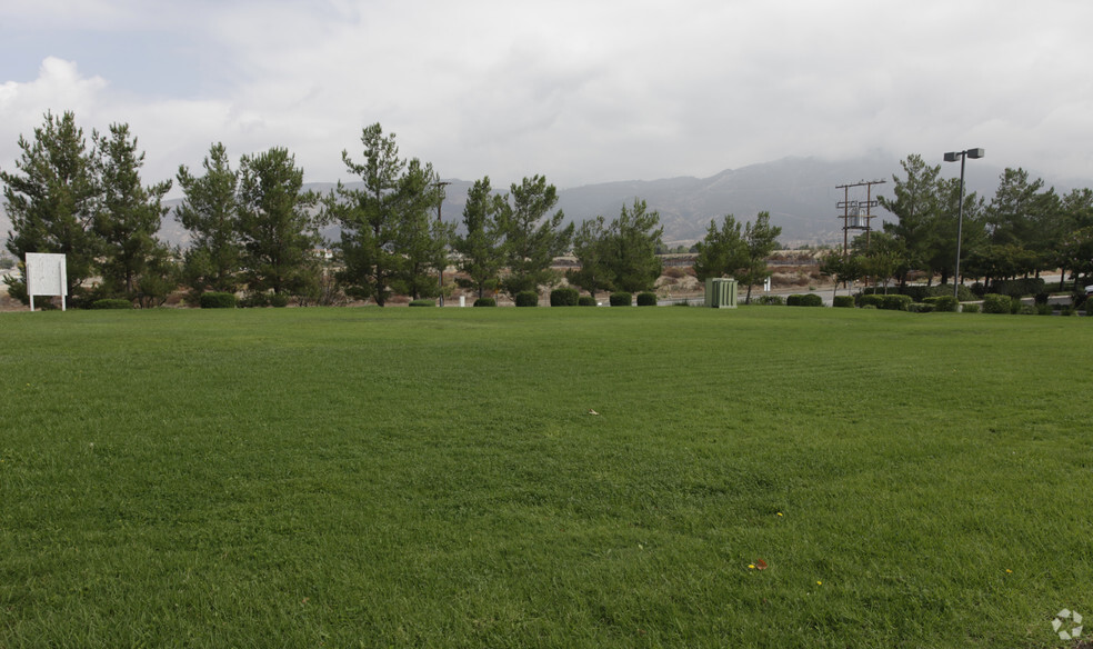 Oak Glen Rd, Yucaipa, CA à vendre - Photo principale - Image 1 de 1