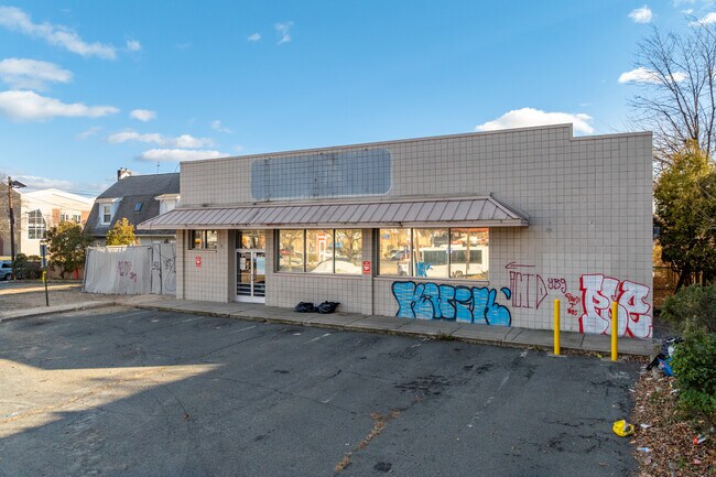 Plus de détails pour 739 Greenwood Ave, Trenton, NJ - Commerce de détail à louer