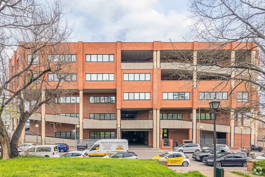 Calle San Máximo, 31, Madrid, Madrid for lease - Building Photo - Image 2 of 5