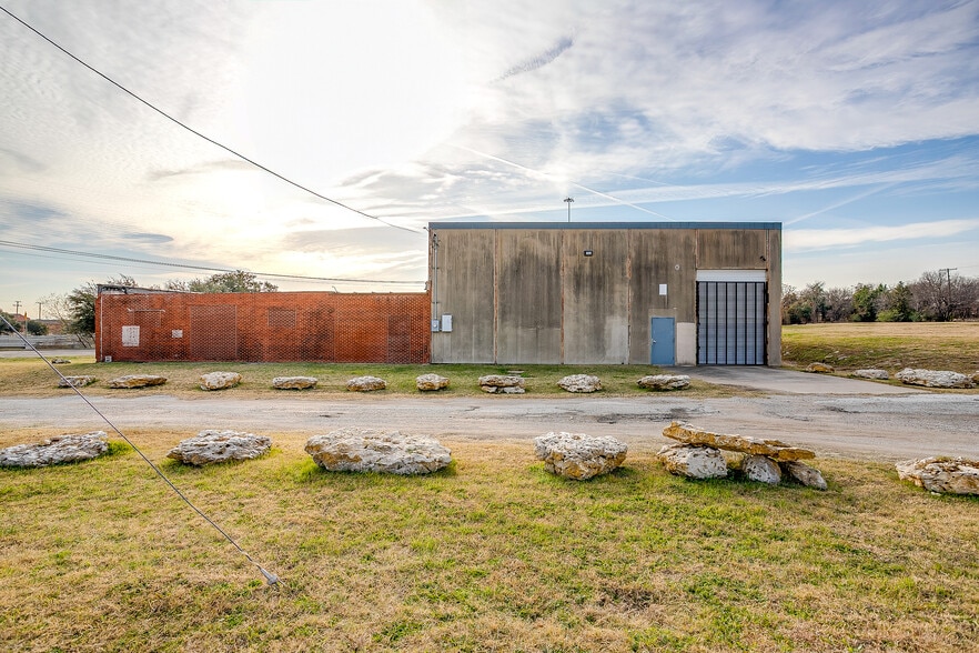 1008 E 11th St, Fort Worth, TX for lease - Building Photo - Image 3 of 21