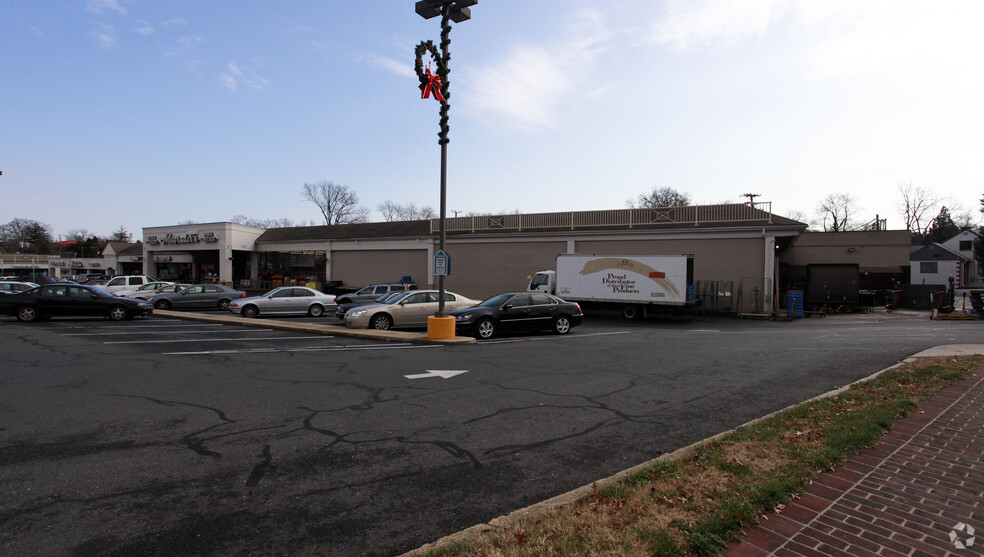 140-180 Maple Ave W, Vienna, VA à louer - Photo principale - Image 1 de 3