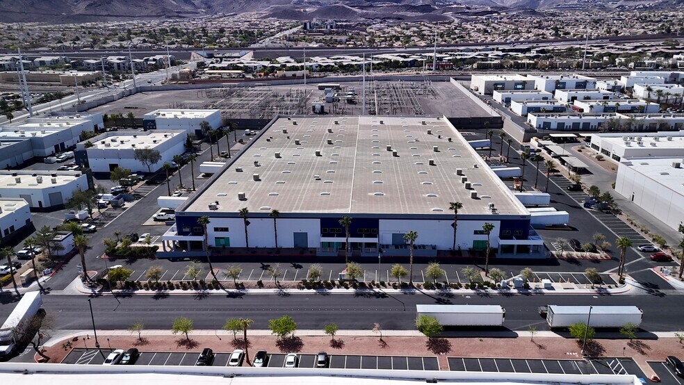 1051 Mary Crest Rd, Henderson, NV à louer - Photo du bâtiment - Image 2 de 4