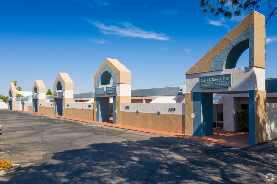 5625-5679 E Grant Rd, Tucson, AZ à louer - Photo du bâtiment - Image 3 de 4