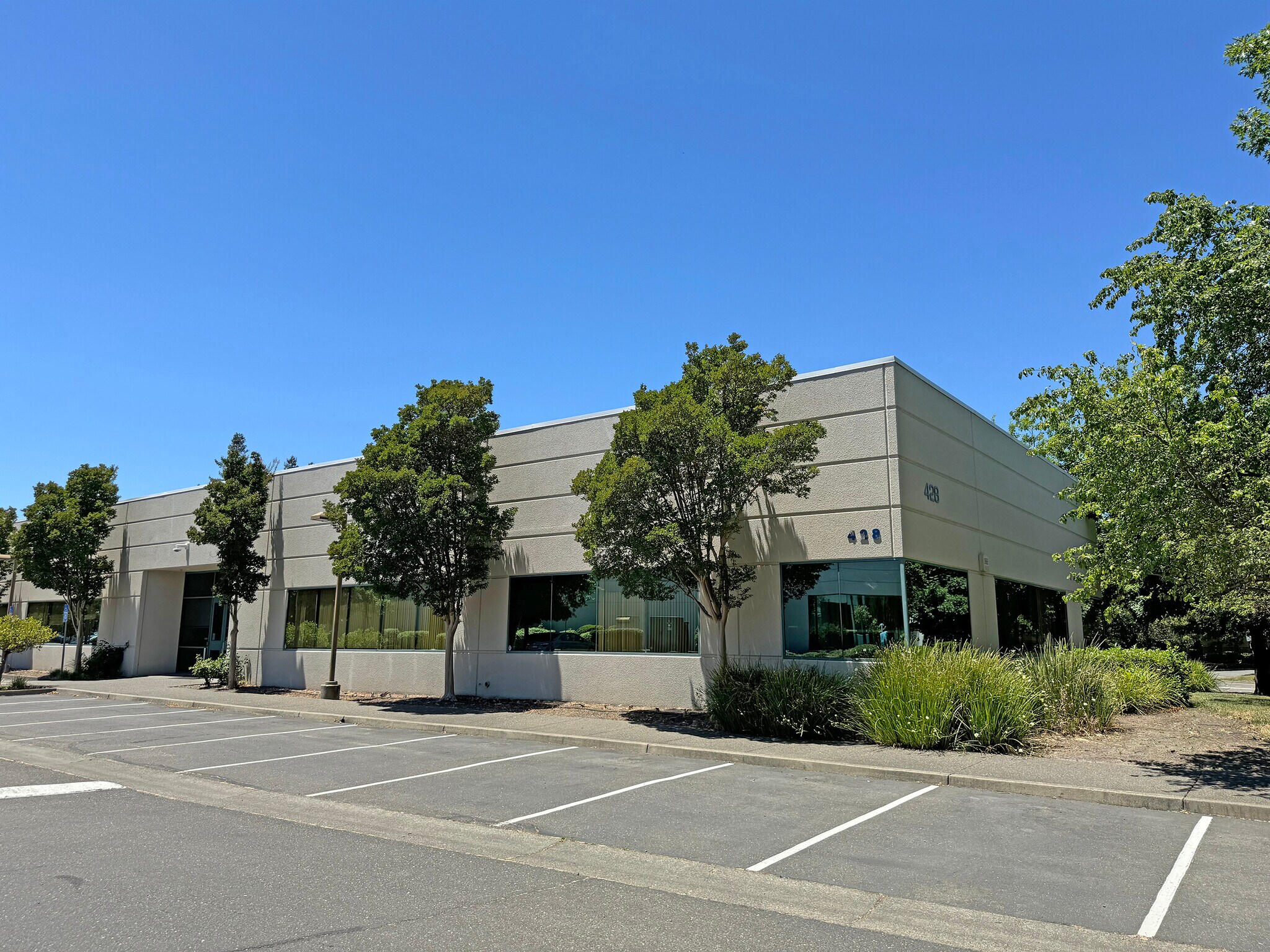 428 Aviation Blvd, Santa Rosa, CA à louer Photo du bâtiment- Image 1 de 4