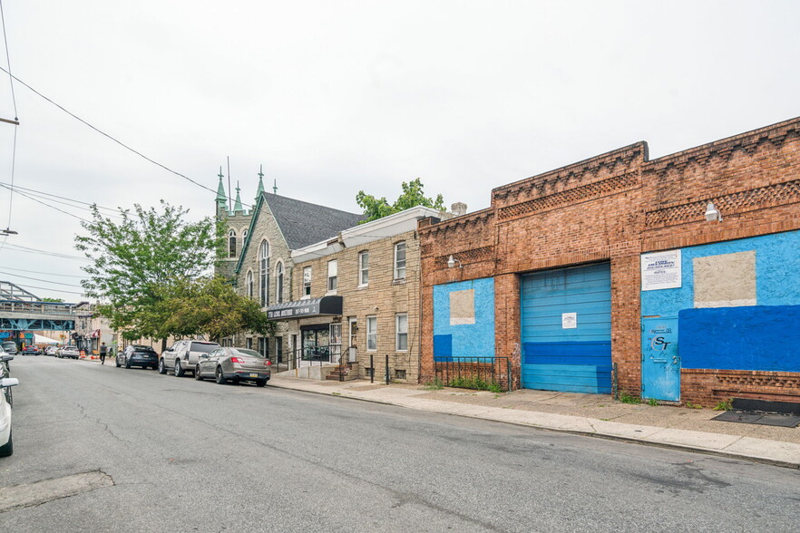 Kensington Redevelopment Opportunity portefeuille de 6 propriétés à vendre sur LoopNet.ca - Photo du bâtiment - Image 3 de 17