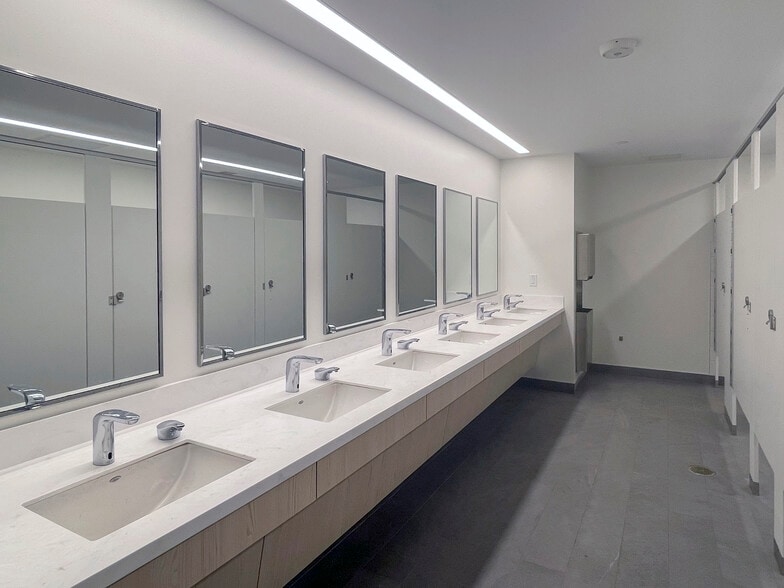 211 26th St, Pittsburgh, PA à louer - Photo intérieure - Image 2 de 7