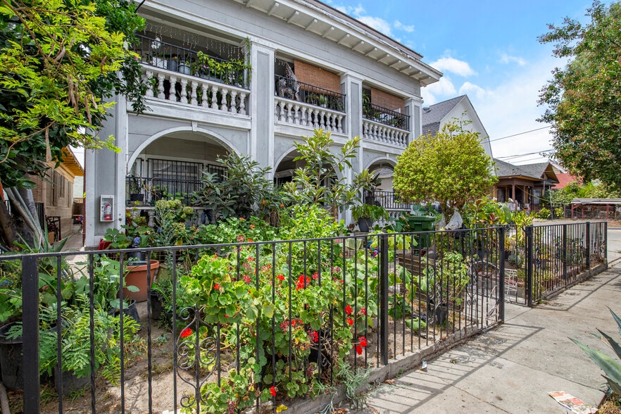 326 E 35th St, Los Angeles, CA for sale - Building Photo - Image 2 of 6