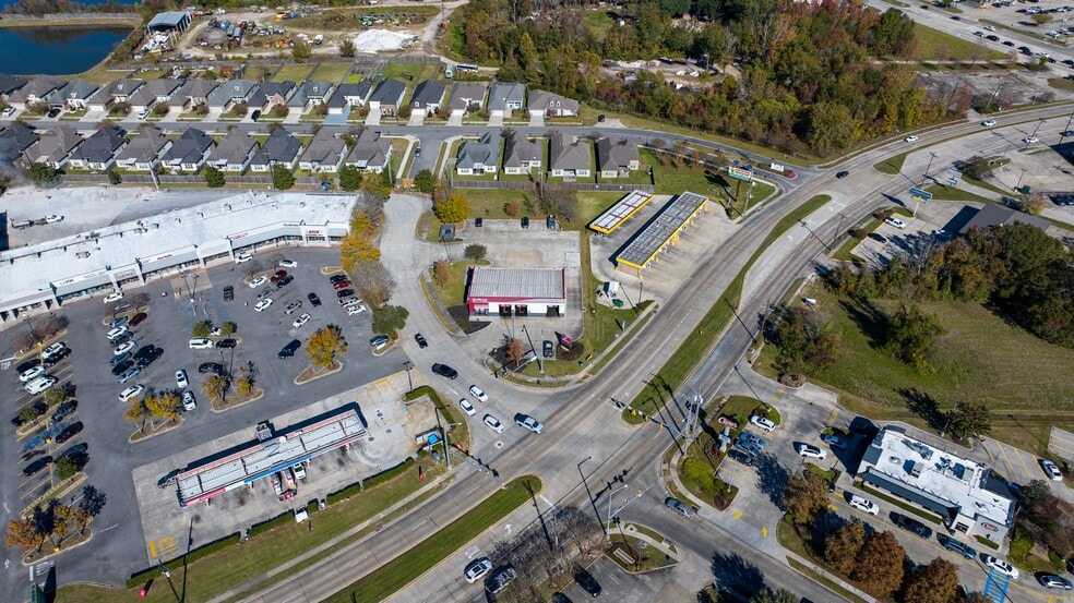 14275 Coursey Blvd, Baton Rouge, LA à vendre - Photo du bâtiment - Image 2 de 7