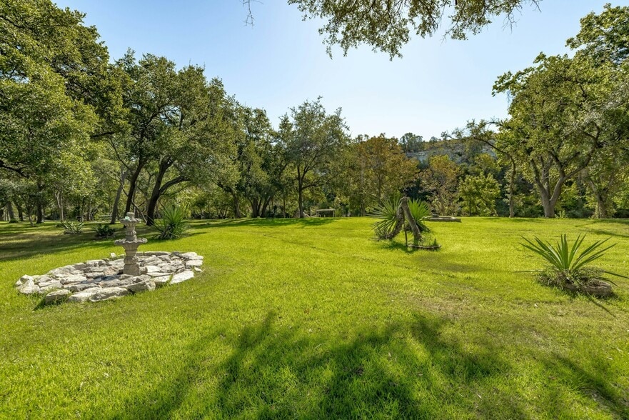 1030 County Road 279, Liberty Hill, TX à vendre - Photo du bâtiment - Image 2 de 39
