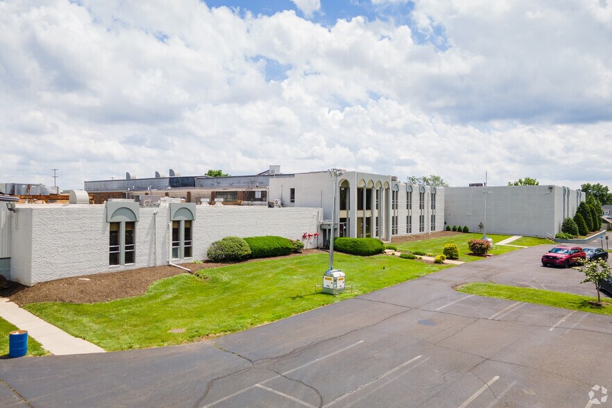 707 N Valley Forge Rd, Lansdale, PA à louer - Photo du bâtiment - Image 1 de 6