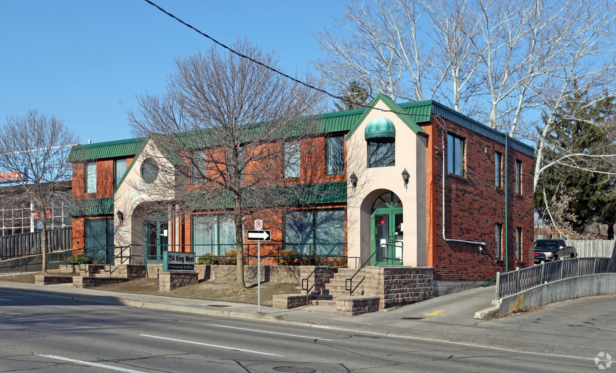194 King St W, Oshawa, ON for sale Primary Photo- Image 1 of 1