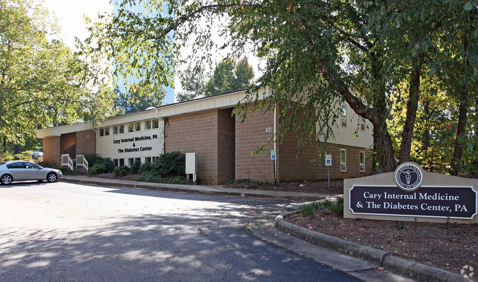 103 Baines Ct, Cary, NC à louer - Photo du bâtiment - Image 1 de 11
