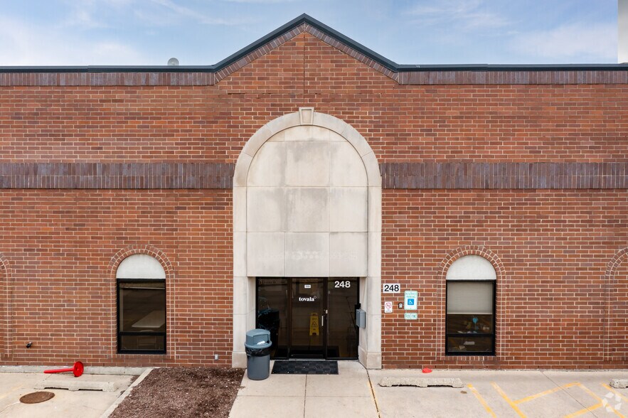 238-248 Tubeway Dr, Carol Stream, IL à louer - Photo du bâtiment - Image 3 de 5