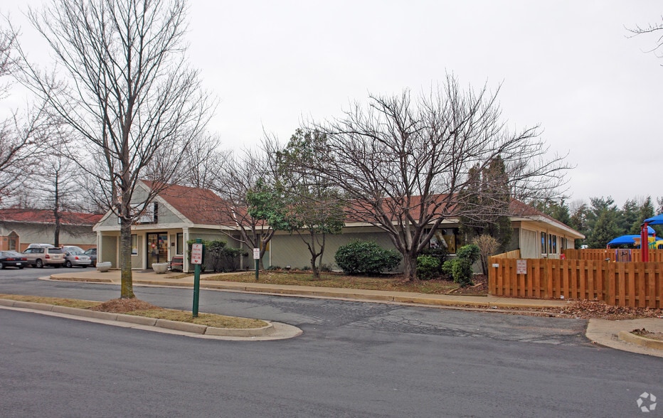 211 Edds Ln, Sterling, VA for lease - Building Photo - Image 2 of 2