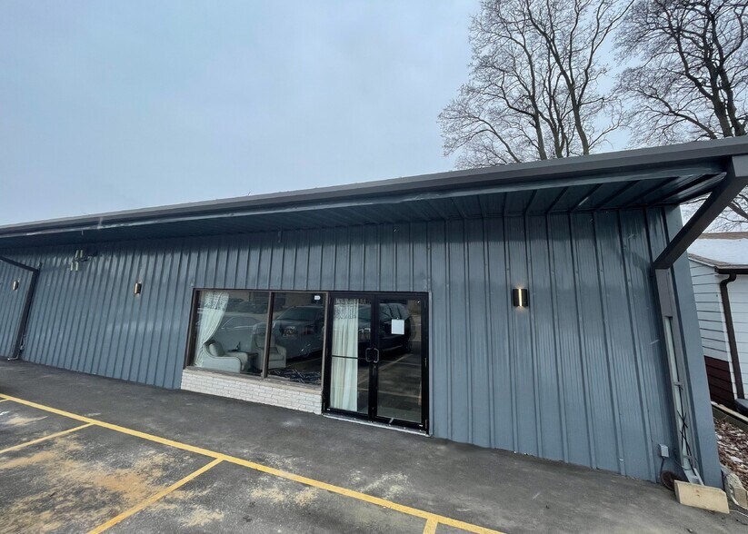 329 Coyier Ln, Madison, WI à louer - Photo du bâtiment - Image 2 de 2