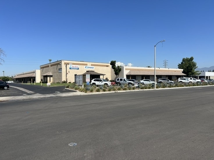 1894 Commercenter West Dr, San Bernardino, CA for lease - Building Photo - Image 2 of 6