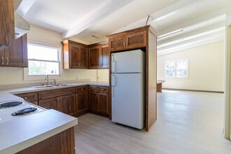 2341 S Woodland Ave, Independence, MO for sale Interior Photo- Image 1 of 7