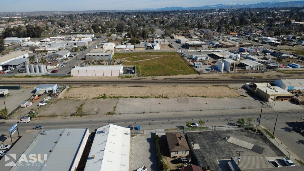 210 Sumner St, Bakersfield, CA à vendre - Photo du bâtiment - Image 3 de 4