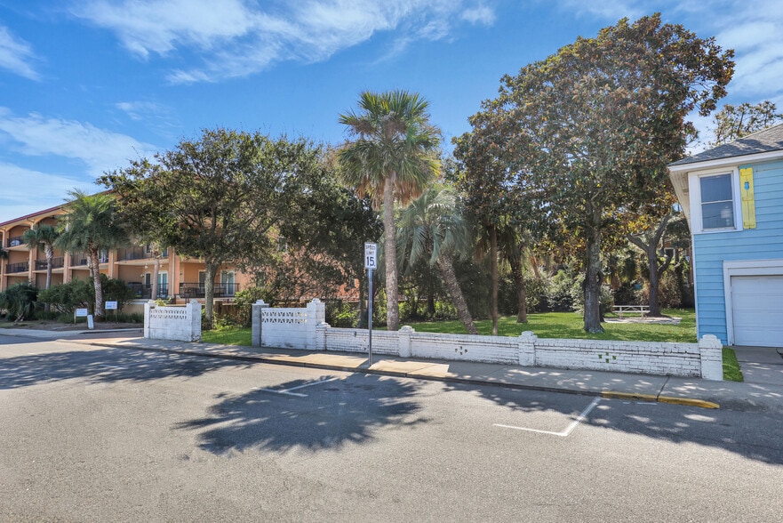 15 15th St, Tybee Island, GA for lease - Building Photo - Image 2 of 23
