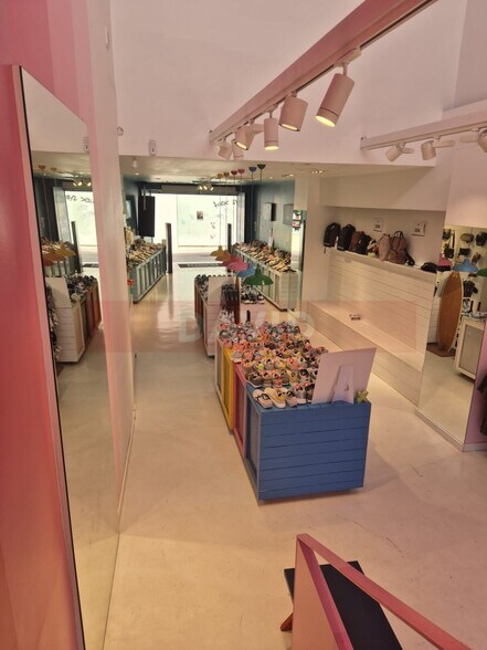 Retail in Terrassa, Barcelona for lease - Interior Photo - Image 2 of 4