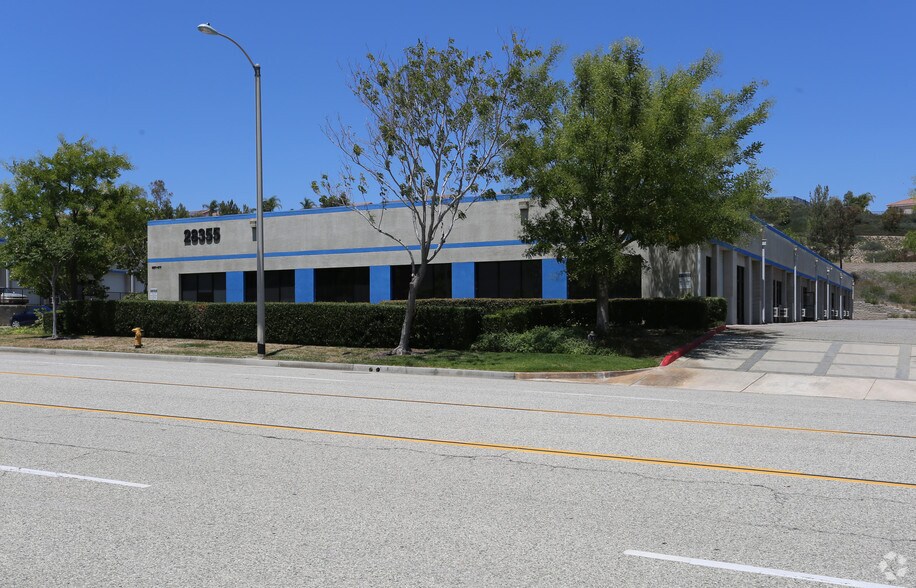 28355 Industry Dr, Valencia, CA for lease - Building Photo - Image 2 of 5