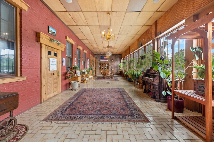 84 Park Ave, Flemington, NJ à louer - Photo du bâtiment - Image 2 de 50